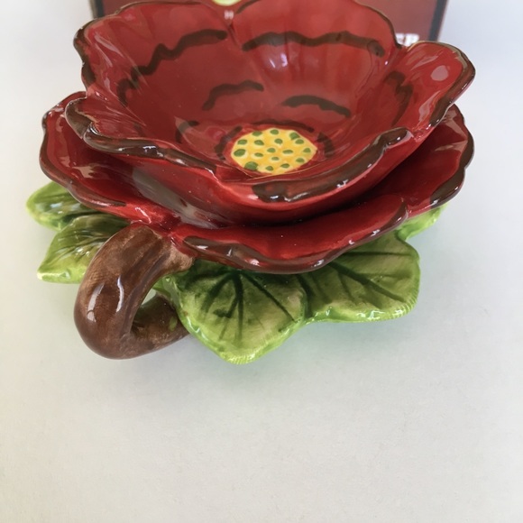 Cracker Barrel Family Traditions Ceramic Red Flower Tealight Holder - Picture 4 of 12